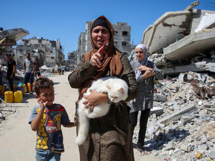 REUTERS/Hatem Khaled TPX IMAGES OF THE DAY