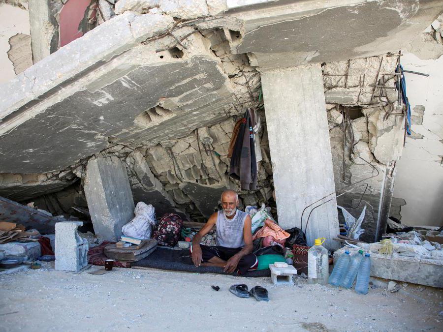  REUTERS/Hatem Khaled TPX IMAGES OF THE DAY