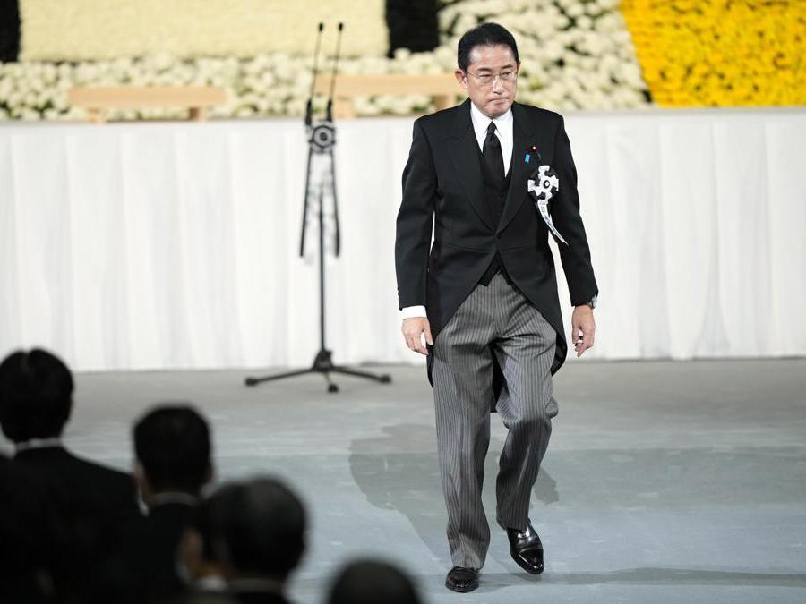 Il Primo Ministro Fumio Kishida  EPA/FRANCK ROBICHON / POOL
