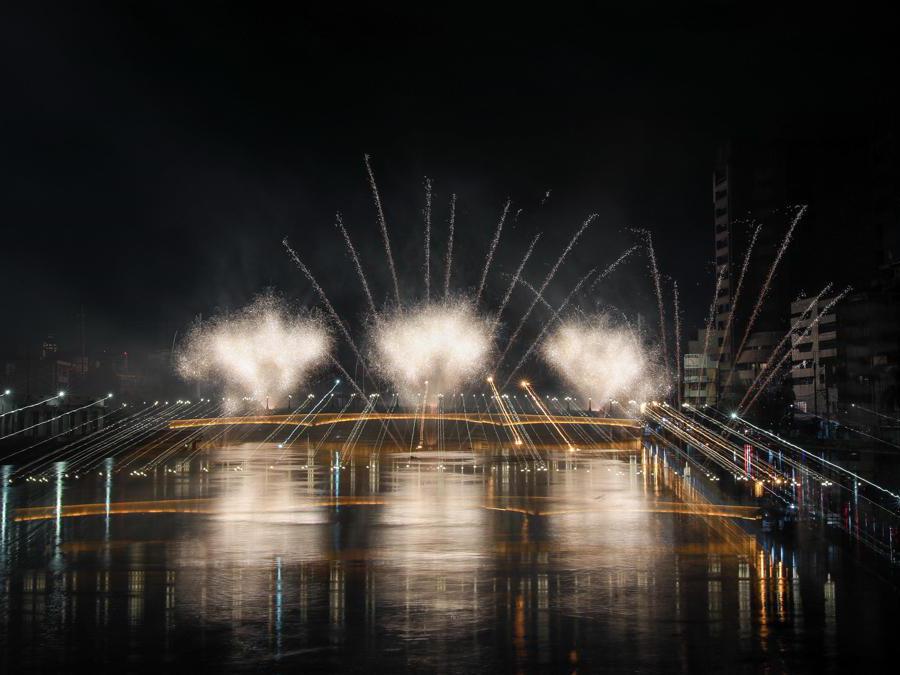 Manila EPA/MARK R. CRISTINO