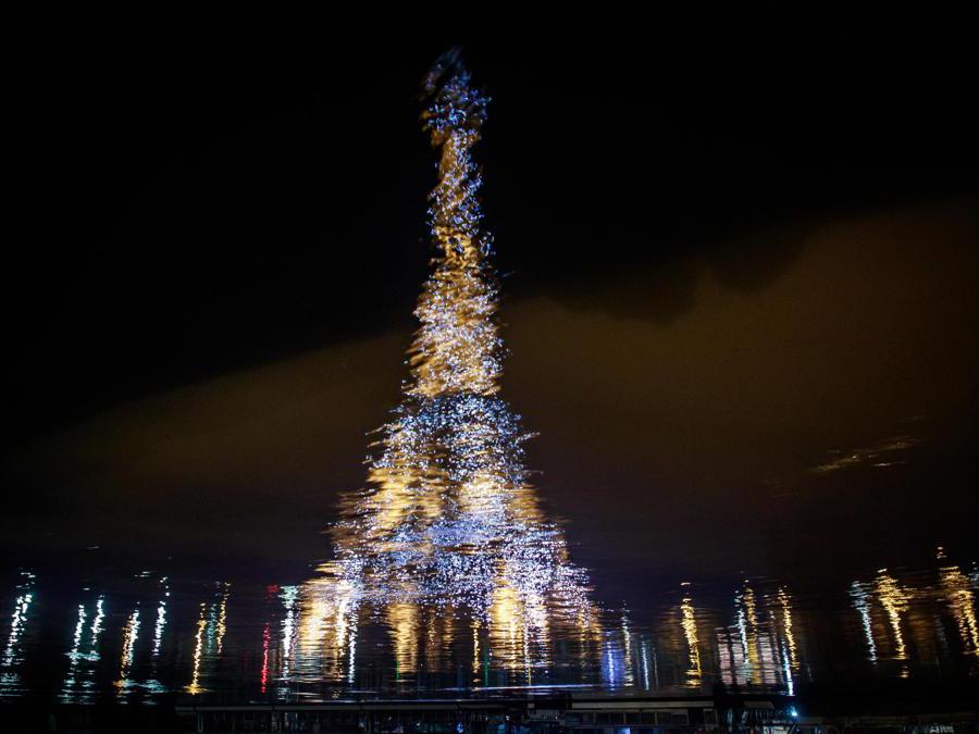 Parigi.  (Epa/Christophe Petit Tesson)
