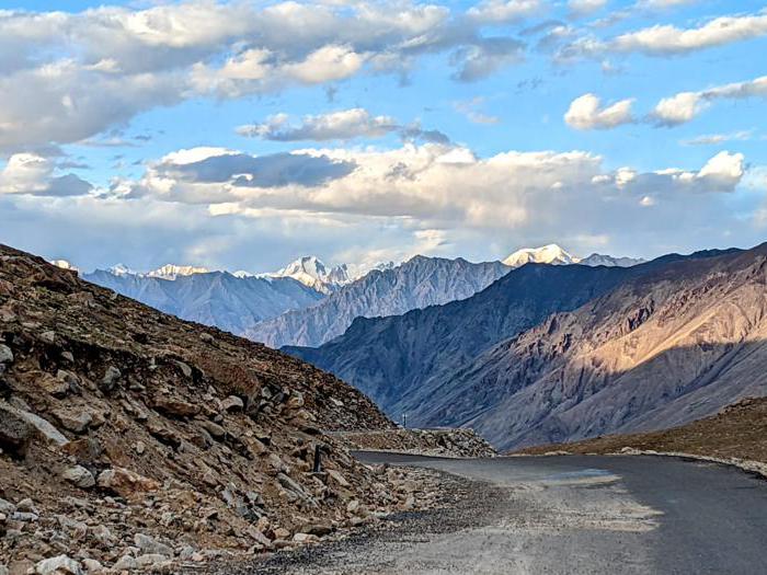 In viaggio in bici tra le catene dell’Himalaya