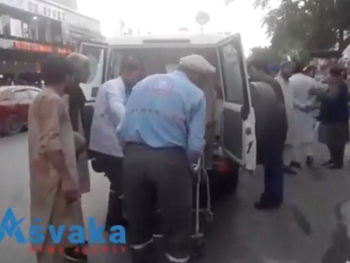 Kabul, attentato kamikaze all'aeroporto