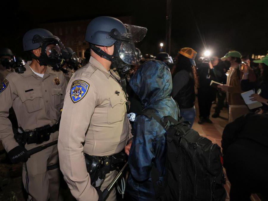 Le proteste all’Universita della California. (UCLA)  Los Angeles. (Reuters)