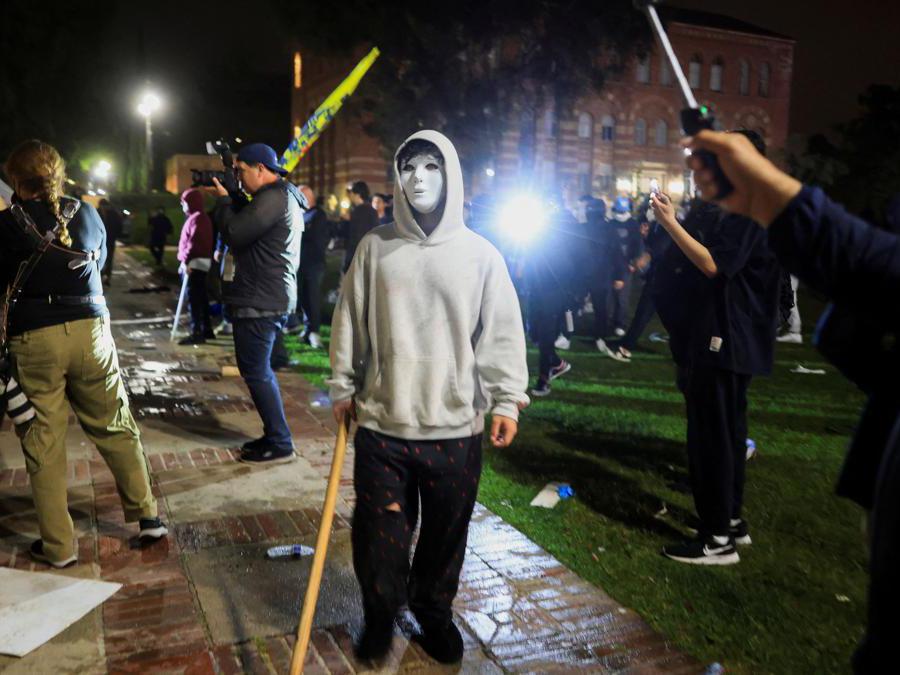 Le proteste all’Universita della California. (UCLA)  Los Angeles. (Reuters)