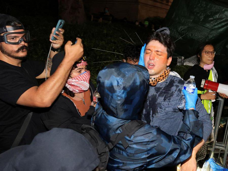 Le proteste all’Universita della California. (UCLA)  Los Angeles. (Reuters)