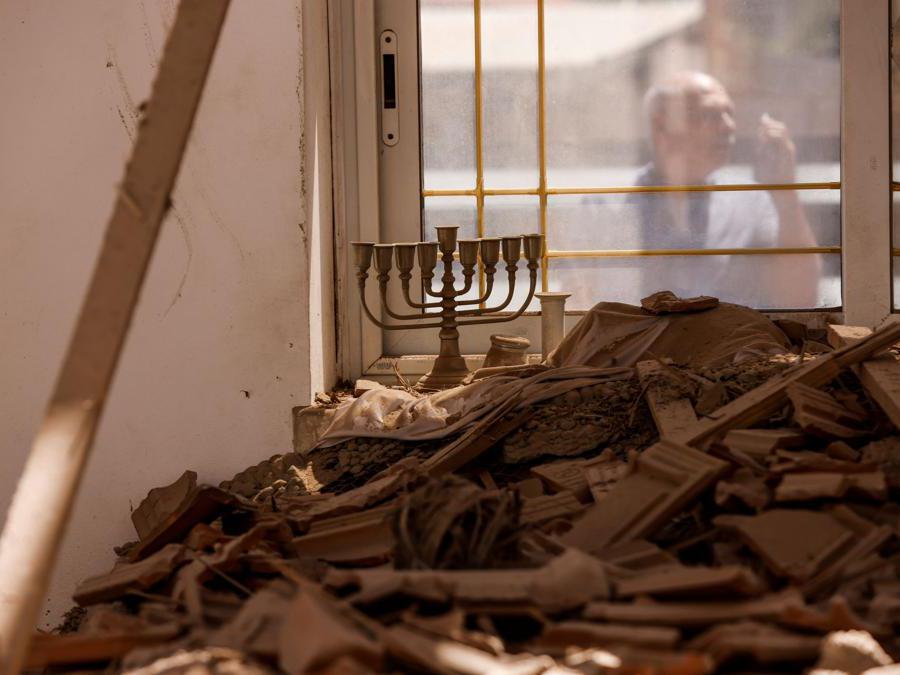 (Reuters/Amir Cohen)