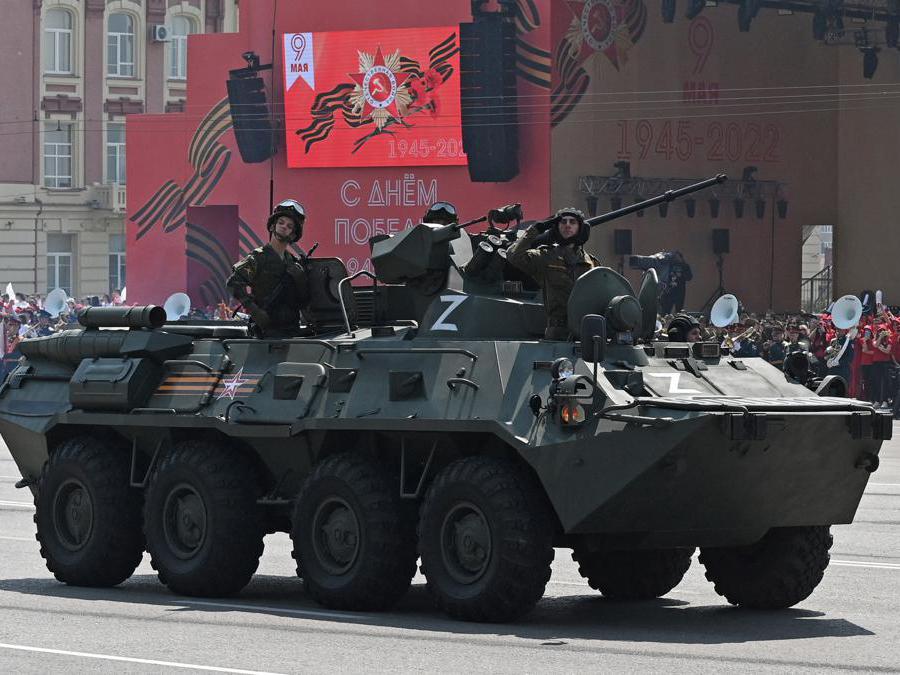 La parata militare del Giorno della Vittoria nel  77° anniversario della vittoria sulla Germania nazista nella seconda guerra mondiale, a Rostov-on-Don (Reuters/Sergey Pivovarov)