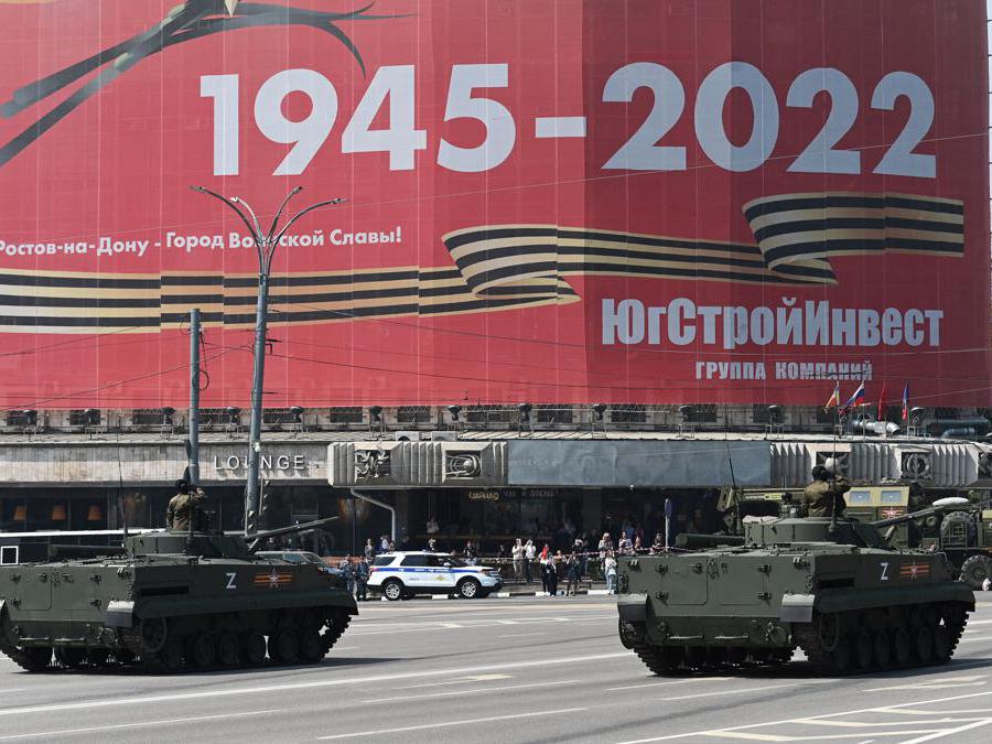 La parata militare del Giorno della Vittoria nel  77° anniversario della vittoria sulla Germania nazista nella seconda guerra mondiale, a Rostov-on-Don (Reuters/Sergey Pivovarov)