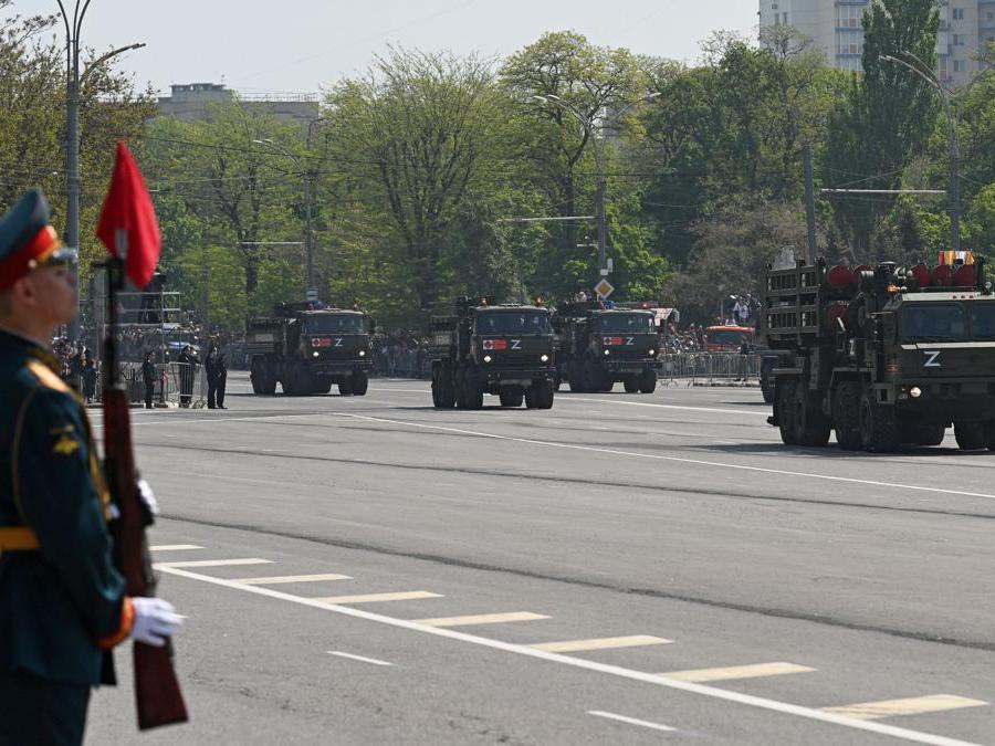 La parata militare del Giorno della Vittoria nel  77° anniversario della vittoria sulla Germania nazista nella seconda guerra mondiale, a Rostov-on-Don (Reuters/Sergey Pivovarov)