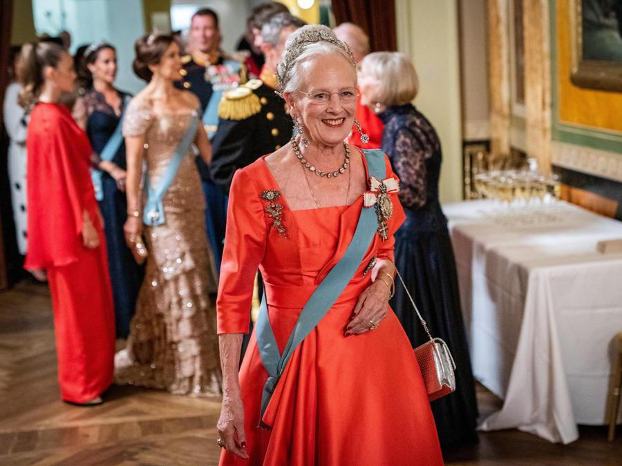 2022 - La Regina Margrethe II di Danimarca al Teatro reale prima dello spettacolo di gala durante la celebrazione del suo 50° anniversario sul trono a Copenhagen, Danimarca, 10 settembre. (EPA/Ida Marie Odgaard)