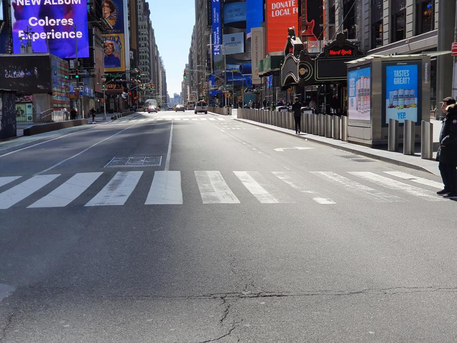 Le vie del centro di New York senza traffico