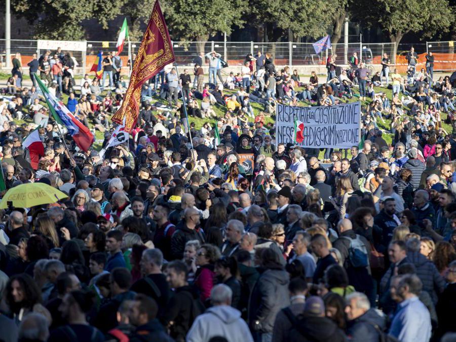 Manifestazione “No Green Pass” al Circo Massimo, a Roma. ANSA/ MASSIMO PERCOSSI