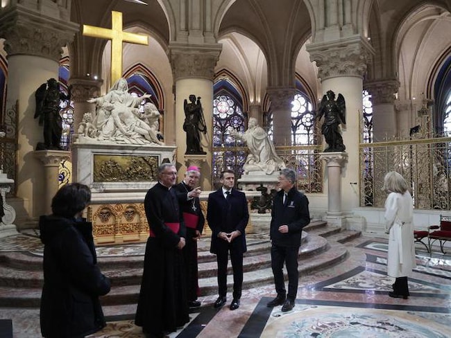 Notre-Dame svelata prima dell’inaugurazione. Macron: uno shock di speranza
