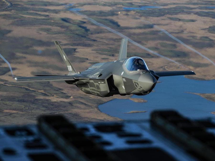 Caccia F-35 italiani in volo verso l'Islanda. Missione di routine della  Nato nell'estremo Nord? Non proprio – Libero Quotidiano