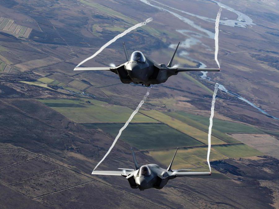 Caccia F-35 italiani in volo verso l'Islanda. Missione di routine della  Nato nell'estremo Nord? Non proprio – Libero Quotidiano