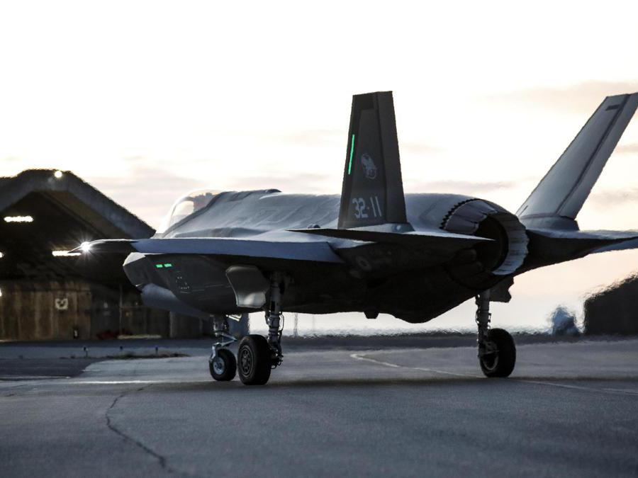 Caccia F-35 italiani in volo verso l'Islanda. Missione di routine della  Nato nell'estremo Nord? Non proprio – Libero Quotidiano