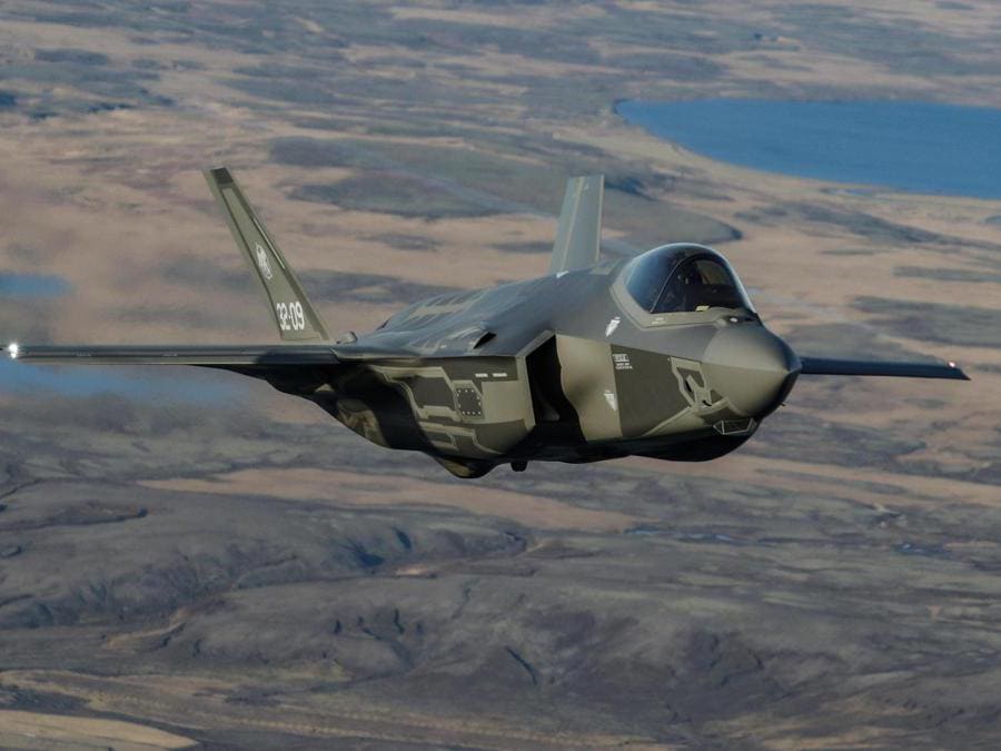 Caccia F-35 italiani in volo verso l'Islanda. Missione di routine della  Nato nell'estremo Nord? Non proprio – Libero Quotidiano