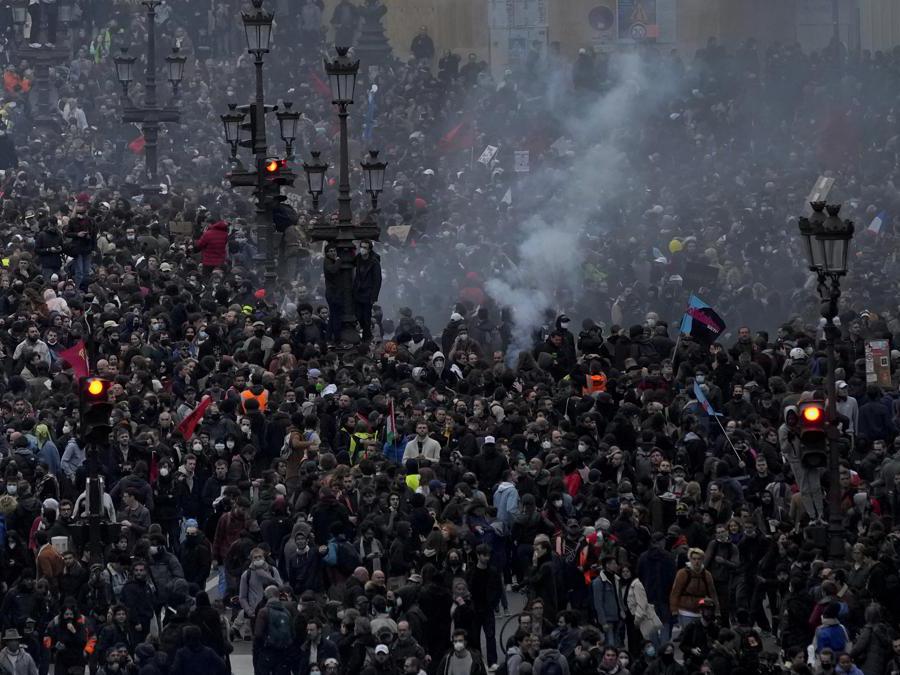  (AP Photo/Christophe Ena)