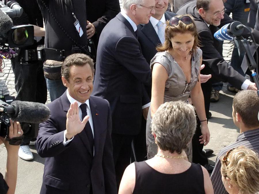 l presidente francese Nicolas Sarkozy e sua moglie Cecilia partecipano alla cerimonia del giorno della Bastiglia, il 14 luglio 2007 a Parigi. Photo by Stephane De Sakutin / AFP)