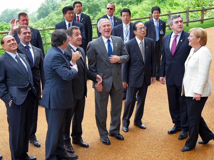 L’ex presidente francese in Giappone durante il vertice del G8 con i leader delle otto principali nazioni più industrializzate del mondo. (Photo by Koichi Kamoshida/Getty Images)