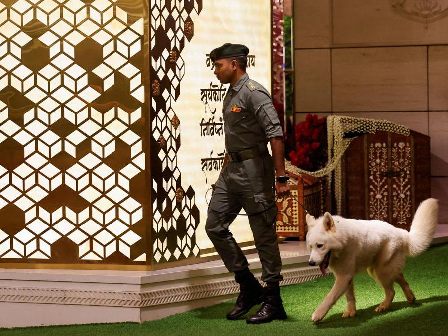  REUTERS/Francis Mascarenhas