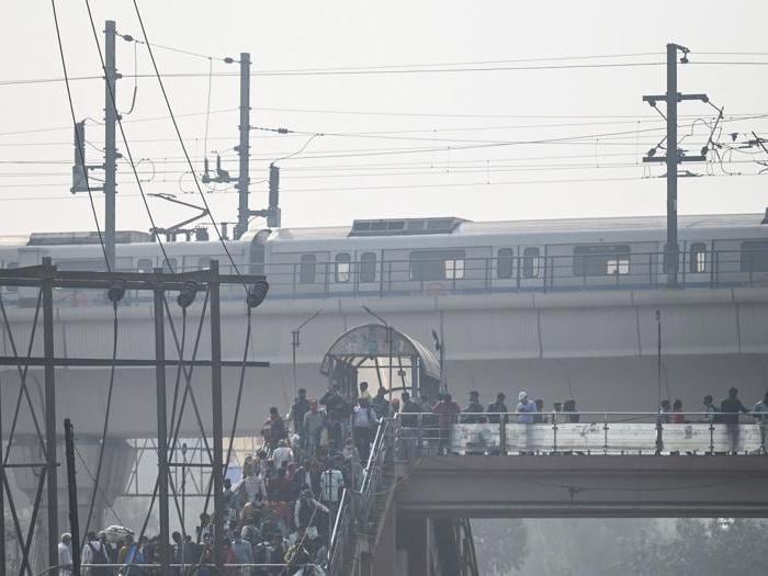 Smog fuori controllo a New Delhi, chiuse scuole e centrali a carbone