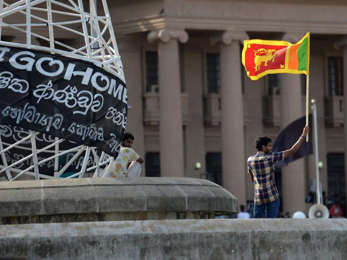 Sri Lanka, i manifestanti occupano il palazzo presidenziale