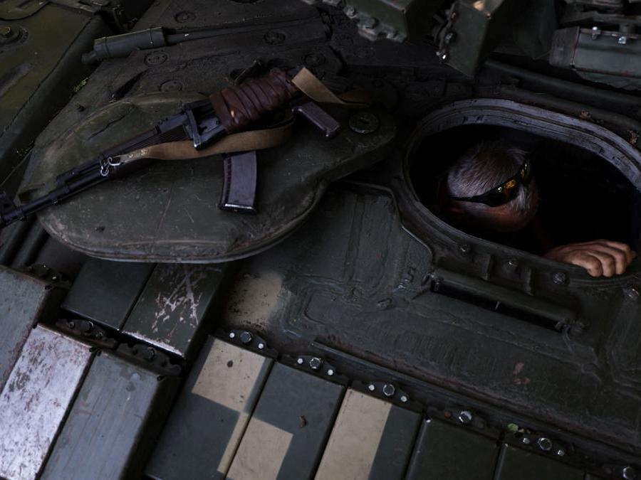 Kharkiv,  un soldato ucraino all’interno di un tank (REUTERS/Nacho Doce)
