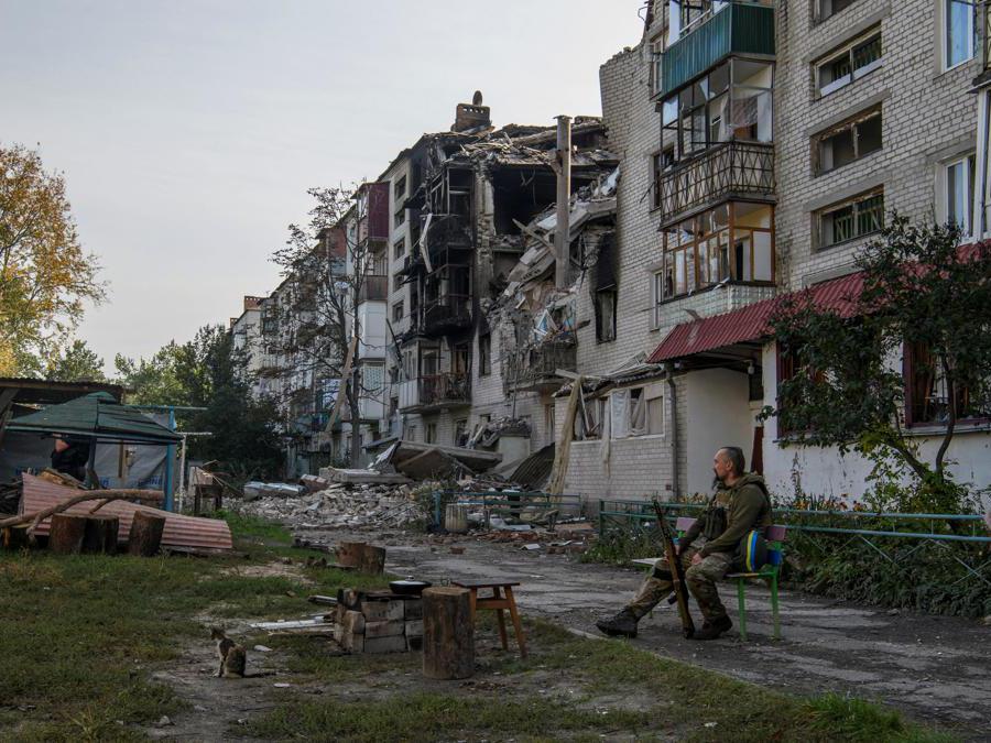Edifici distrutti a Sviatohirsk, regione di Donetsk. (Reuters/Vladyslav Musiienko)