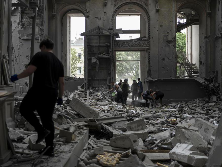  (AP Photo/Jae C. Hong)