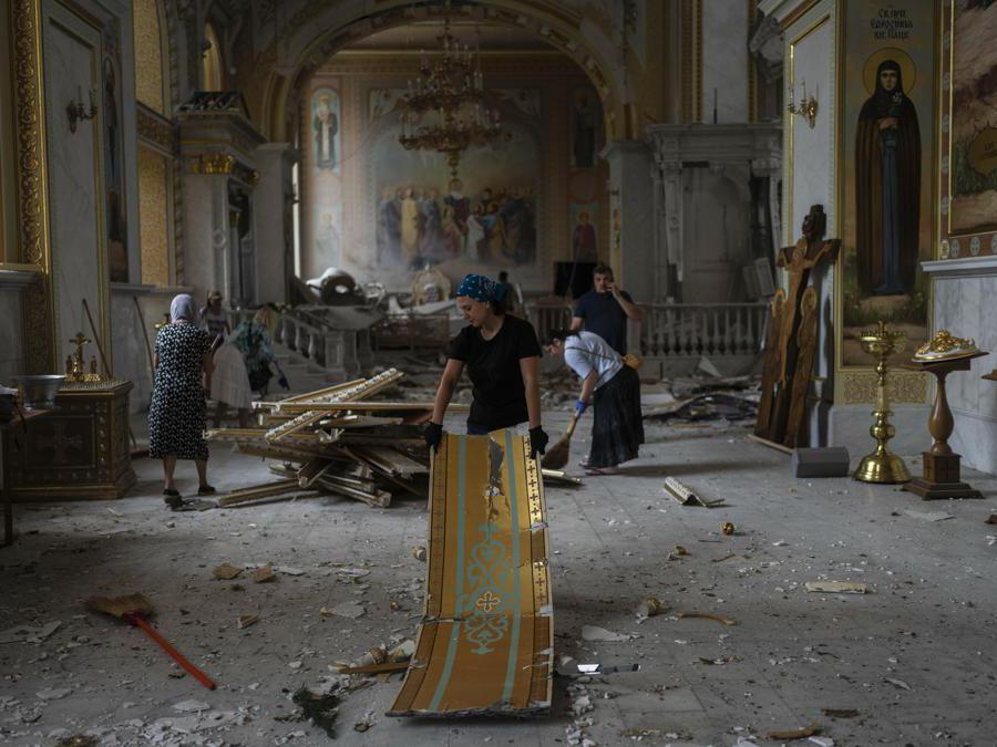  (AP Photo/Jae C. Hong)