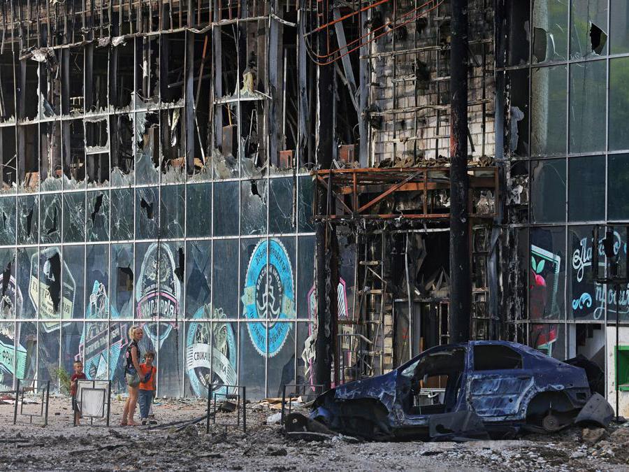 Un palazzo distrutto a Lysychansk (REUTERS/Alexander Ermochenko)