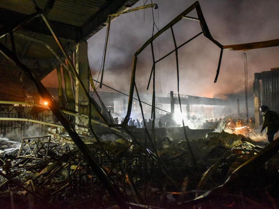 Il centro commerciale Amstor distrutto  a Kremenchuk, Poltava Oblast, Ucraina. (Epa / Oleg  Petrasyuk)