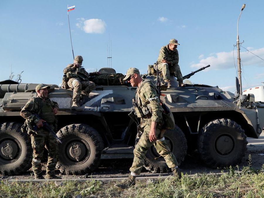 Soldati russi nei pressi della Azovstal di Mariupol (REUTERS/Alexander Ermochenko/File Photo)