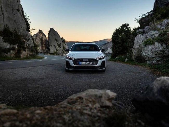 Audi A5: tutte le foto del debutto in strada