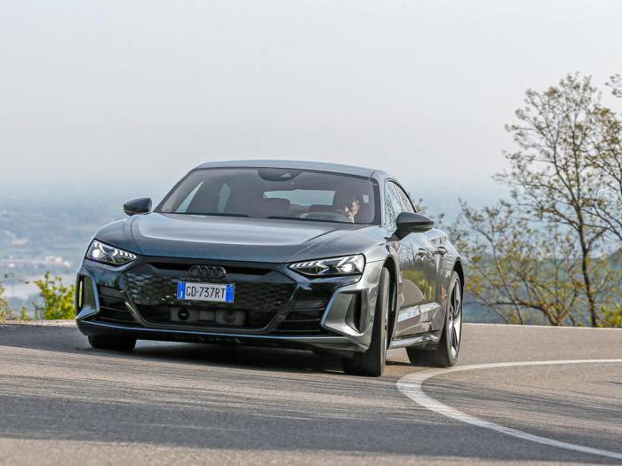 Audi e-tron Gt, le foto della prova della super-sportiva elettrica 