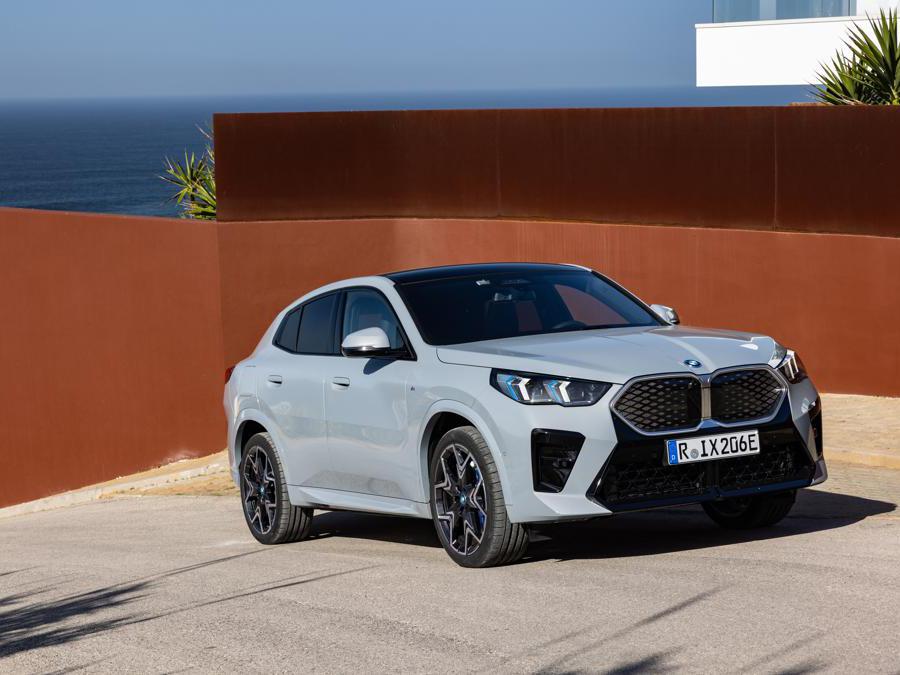 BMW iX2 xDrive 30