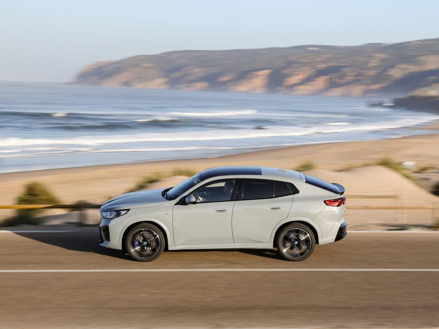 BMW iX2 xDrive 30