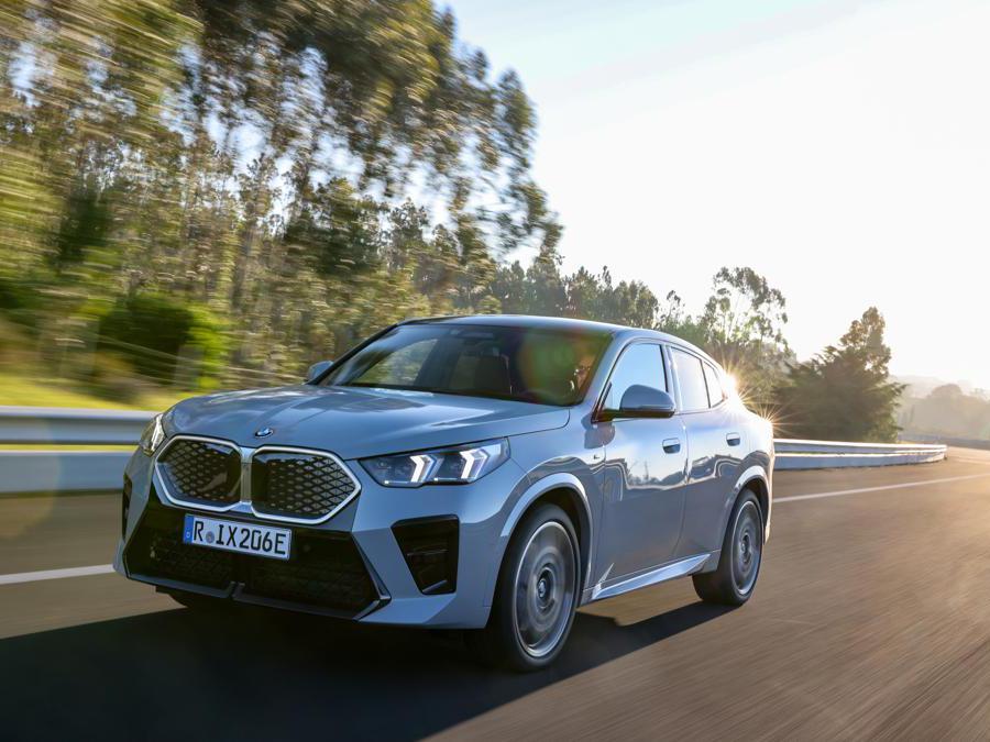 BMW iX2 xDrive 30