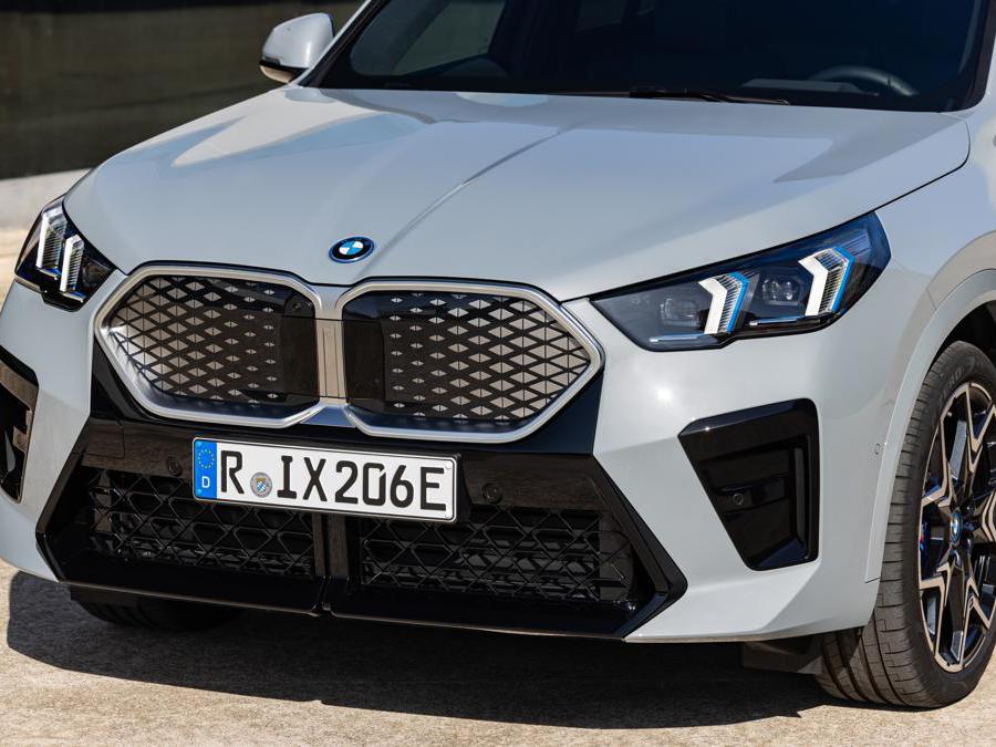 BMW iX2 xDrive 30
