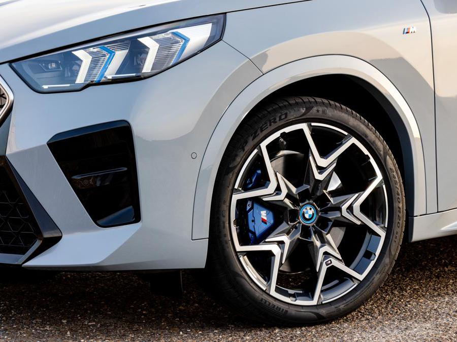 BMW iX2 xDrive 30