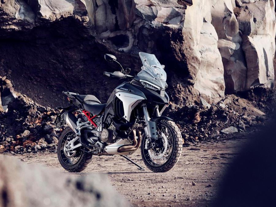 L'elevato comfort di marcia, i sistemi Radar e il navigatore ne fanno una perfetta moto da turismo