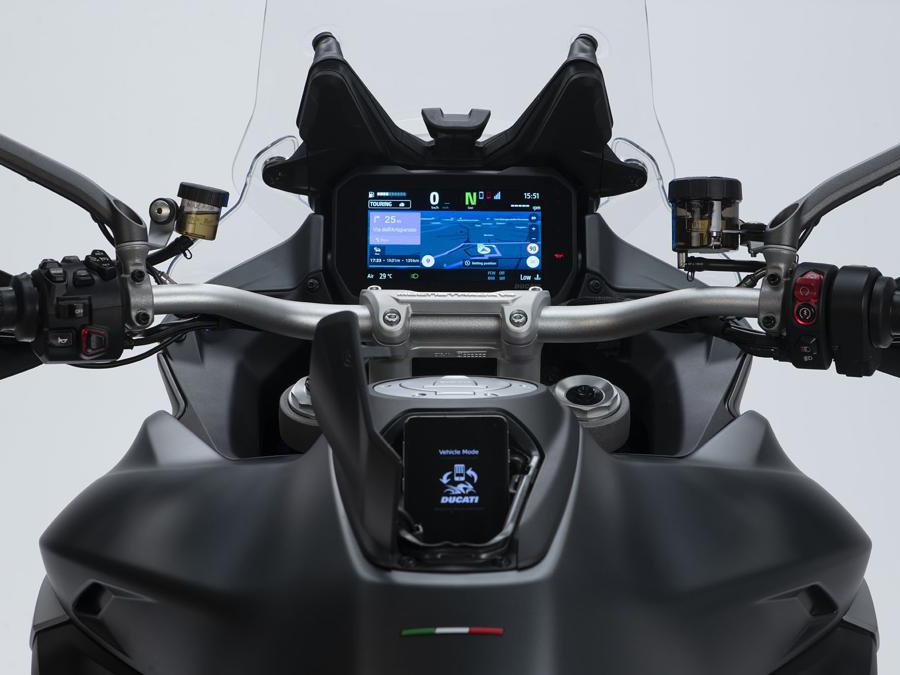 Alloggiamento per lo smartphone e funzione mirroring sul display per la versione V4 S