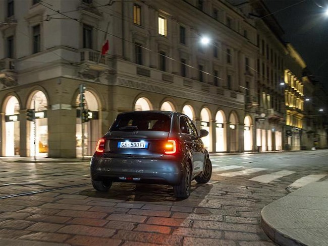 Fiat 500e Giorgio Armani: le foto della serie limitata 