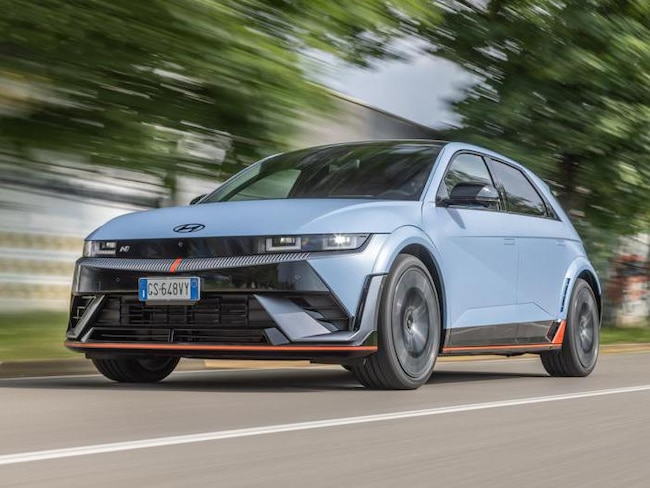 Hyundai Ioniq 5 N, le foto della prova su strada e in pista<br/>