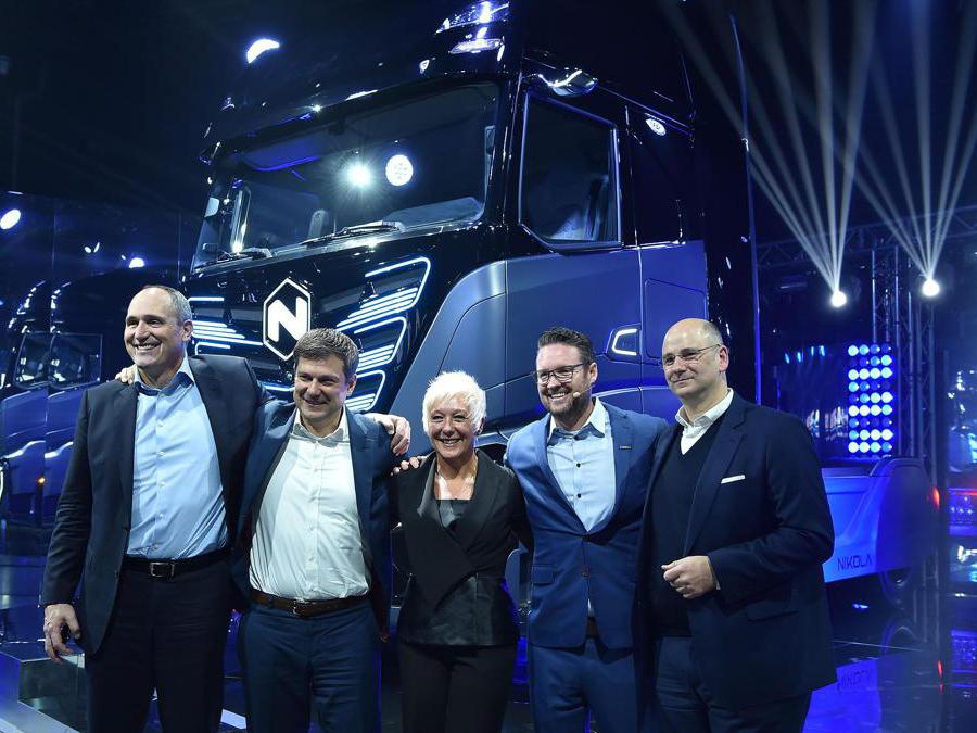 Mark Russell presidente Nikola Motors, Gerrit Marx presidente veicoli commerciali speciali, Annalisa Stupenengo presidente power traning FPA, Trevor Milton CEO NIkola e Hubertus Muhlouser CEO CNH durante la serata di presentazione dei nuovi veicoli presso le OGR, Torino, 2 Dicembre 2019 ANSA/ ALESSANDRO DI MARCO