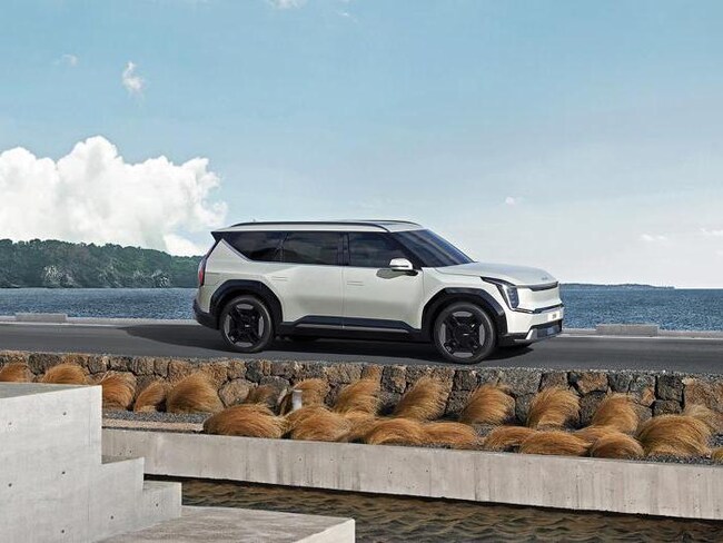 Kia Ev9, le foto del suv elettrico 