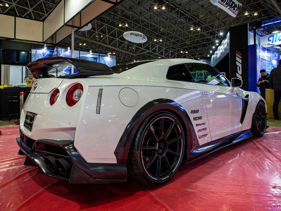 Varis Nissan GT-R