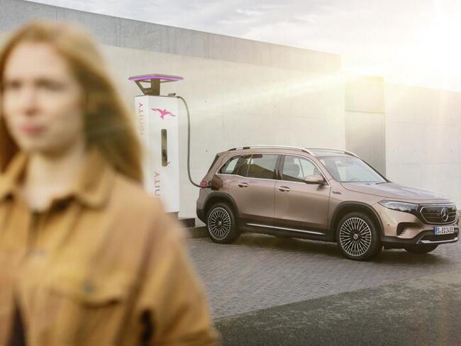 Mercedes EQB, tutte le foto del suv a sette posti elettrico
